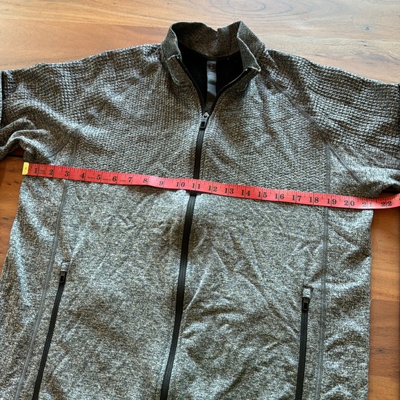 Lululemon zip-up jacket - Picture 5 of 8